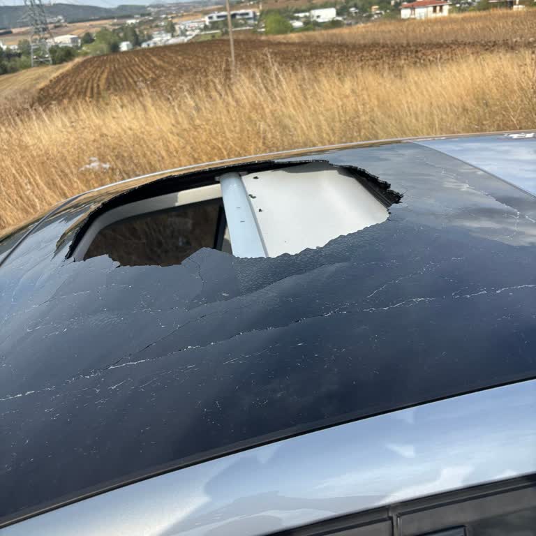 Seat Leon Cam Tavanı Aniden Patladı Mağduriyetim Giderilmiyor