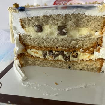 Tat Unlu Mamulleri Pasta & Ekmek Taze Olmayan Ve Eksik İçerikli Pastadan Kaynaklı Sağlık Sorunu