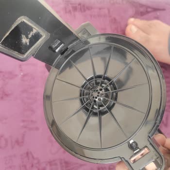 Grundig Dikey Süpürge Kendi Kendine Kapanıyor, Verimli Kullanamıyorum