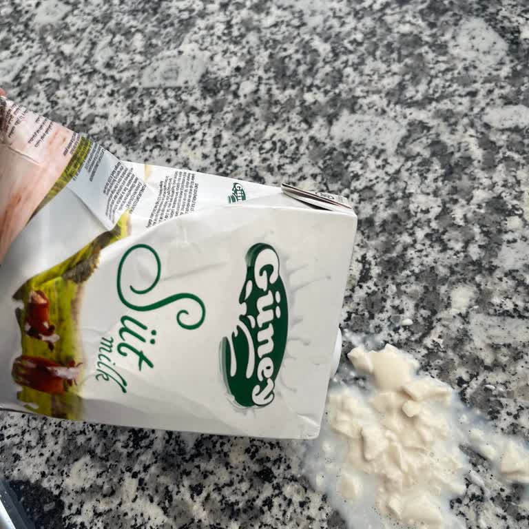 Aldığım Sütün Bozuk Çıkması Ve Mağduriyetim