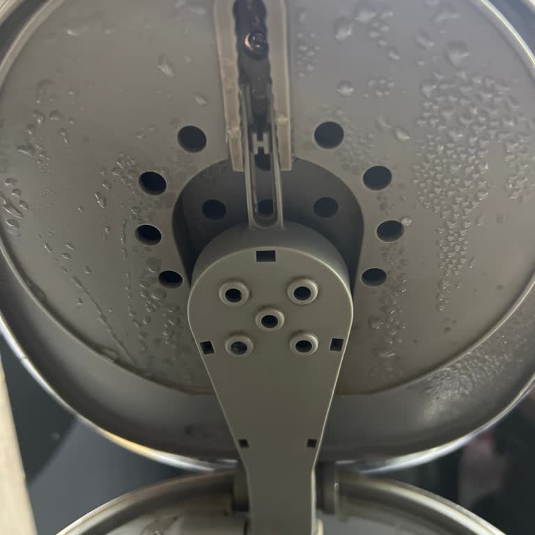 Az Kullanılan Smeg Kahve Makinesinin Kapağı Aniden Kırıldı Mağduriyet Yaşadım