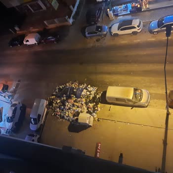 Buca Koop Mahallesinde Çöpler Birikti Temizlik Hizmetleri Durdu