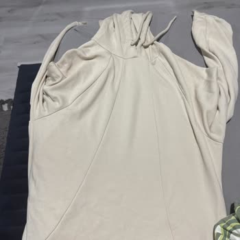 LCW Modest Sweatshirtlerde Çekme Ve Leke Sorunu, Değişim Talebim Karşılanmadı