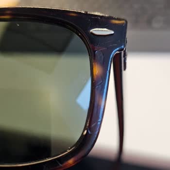 Rayban Gözlük Çerçevesinde Hızla Artan Renk Atması Ve Soyulma Sorunu