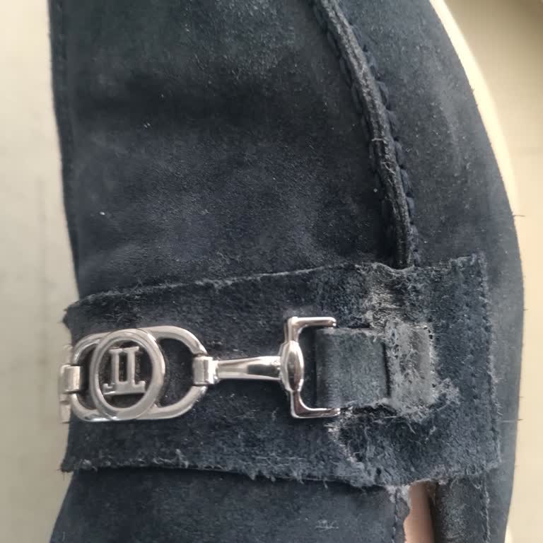 Bir Ayda Yıpranan Ayakkabı Mağduriyeti