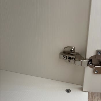 Satın Aldığım Gardırobun Çatlak Parçası Bir Türlü Değiştirilmiyor