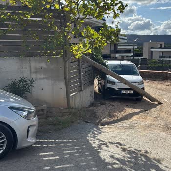İhmal Edilen Direk Evime Zarar Verdi, Çözüm Bekliyorum