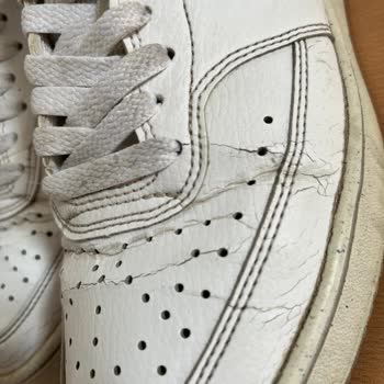 Kısa Sürede Çatlayan Nike Ayakkabım Garanti Kapsamında Değiştirilmiyor