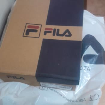 Fila Sneakers I Bought Online Had a Cut - I Got No Response