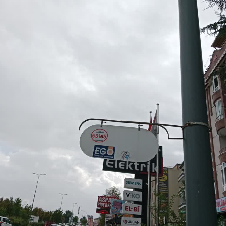 EGO Durak Levhalarının Yanlış Konumlandırılması Yayalar İçin Tehlike Oluşturuyor