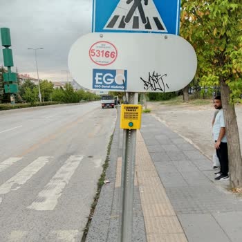 EGO Durak Levhalarının Yanlış Konumlandırılması Yayalar İçin Tehlike Oluşturuyor