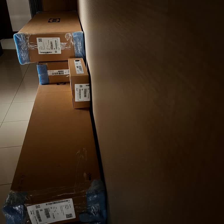 Teslim Edilen Ürünler Kapıda Kaldı, Montaj Ve Taşıma Hizmeti Gecikti