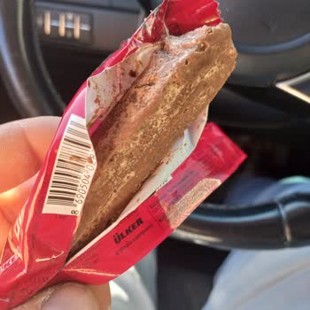 Aldığım Çikolata Bayat Ve Erimiş Çıktı, Yetkililere Ulaşamıyorum