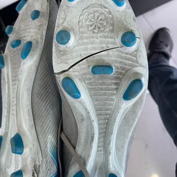 Intersport Dört Ayda Tabanı Kırılan Nike Krampon İçin Değişim Talebim Reddedildi