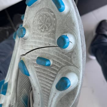 Intersport Dört Ayda Tabanı Kırılan Nike Krampon İçin Değişim Talebim Reddedildi