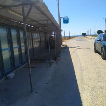 A101 Kapandıktan Sonra Tüm Çöplerini Sahilde Bırakıp Gittiler!