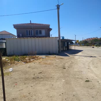 A101 Kapandıktan Sonra Tüm Çöplerini Sahilde Bırakıp Gittiler!