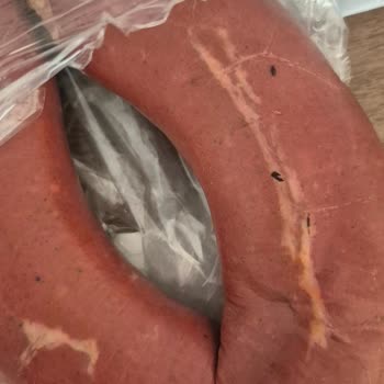 Zirve Sucuk Paketinde Böcek Çıkması Nedeniyle Sağlık Ve Güven Sorunu