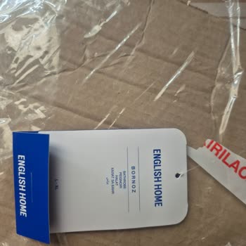 İlk Yıkamada Beyaz Bornozun Maviye Boyanması Hayal Kırıklığı Yarattı