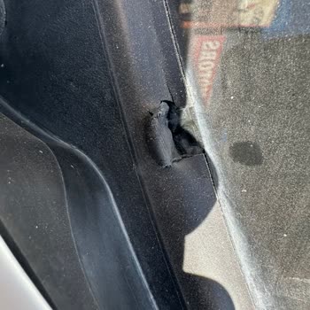 BMW 1.18 Cam Fitilleri Kısa Sürede Çatladı Ve Deforme Oldu