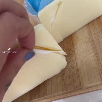 Mis Kaşar Peynirin İçinden Plastik Kapak Çıktı!