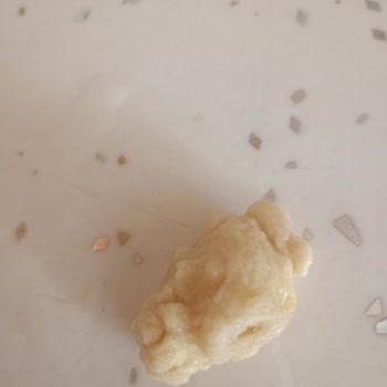 Makarnanın İçinden Çıkan Sert Hamur Parçası Şaşkınlık Yarattı
