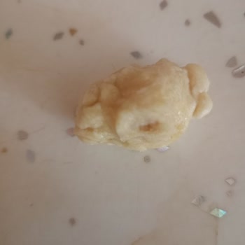 Makarnanın İçinden Çıkan Sert Hamur Parçası Şaşkınlık Yarattı
