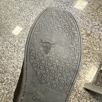 Calvin Klein Sneakers Wore Out In Just 4 Months