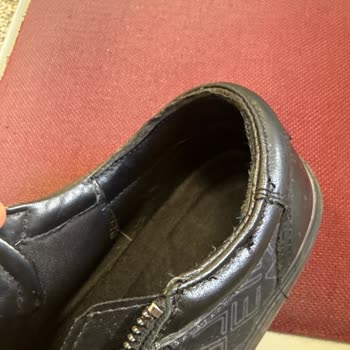 Calvin Klein Sneakers Wore Out In Just 4 Months