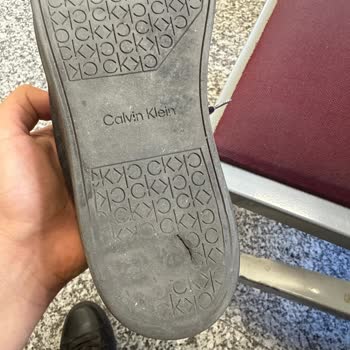 Calvin Klein Sneakers Wore Out In Just 4 Months