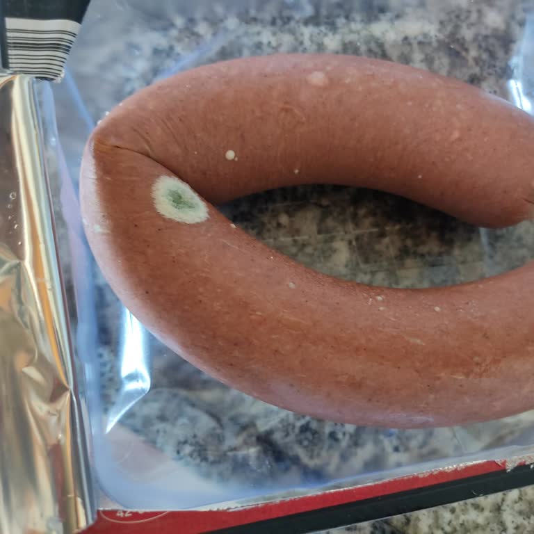 BİM Aldığım Sucuk Küflü Ve Renk Değişikliğine Uğramış Çıktı!