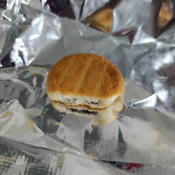 Ambalajı Açılmamış Biskrem Paketinden Isırılmış Görünümlü Bisküvi Çıktı