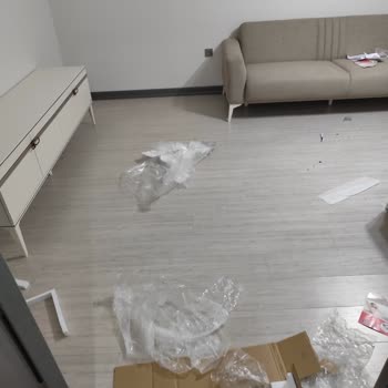 Montaj Ekibi İşi Yarım Bırakıp Evimi Dağınık Halde Terk Etti