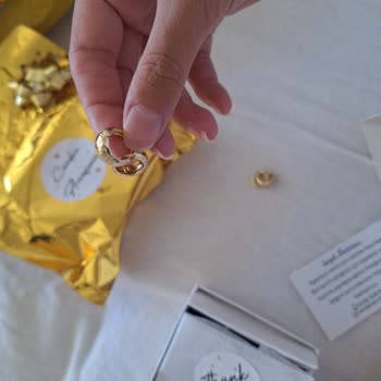 Siparişimde Gösterilen Küpe Modelinden Çok Küçük Ürün Gönderildi, Para İadesi Talep Ediyorum