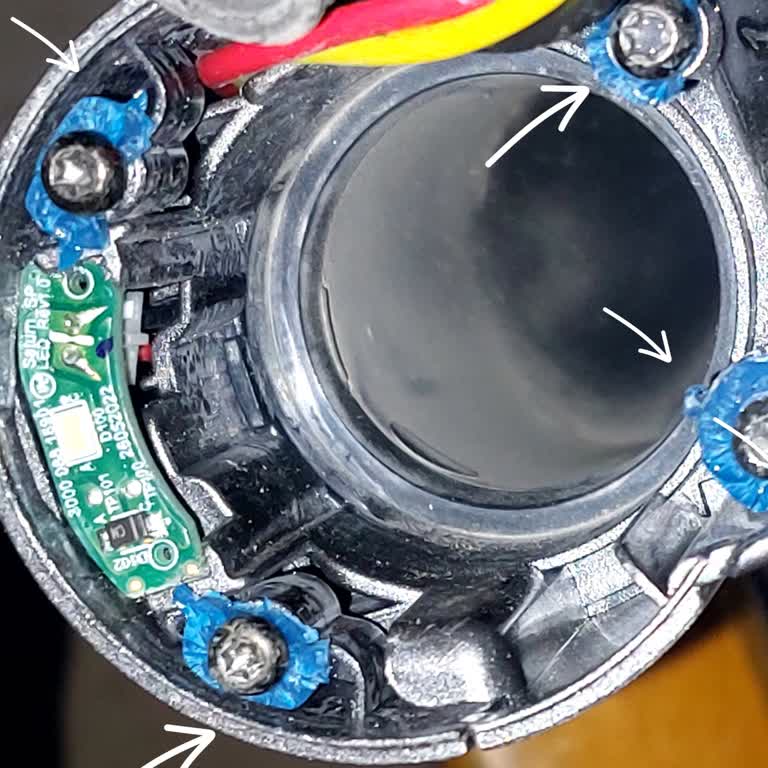 Philips Aqua Plus 8000 Serisi Süpürgede Kırılan Sap Ve Zayıf Tasarım Sorunu