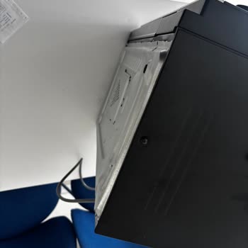 Kutusunu Açınca Yamuk Ve Hasarlı Mikrodalga Şoku