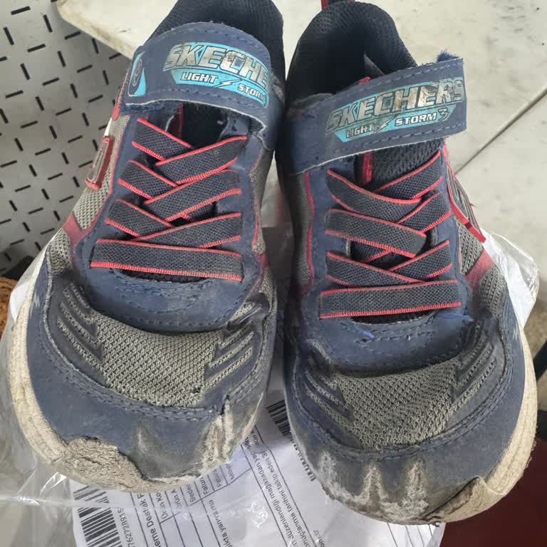 2 Haftada Yırtılan Ayakkabı İçin Skechers'tan Çözüm Alamadım