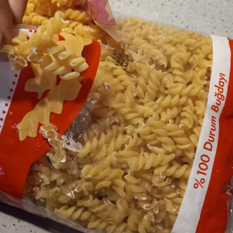 Ambalajı Hasarlı Ve Bozuk Çıkan Makarna İçin Yardım Talebi