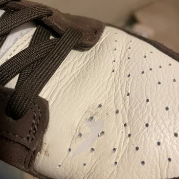 Yeni Alınan Nike Sneaker'da Deri Kalkması Ve Garanti Kapsamında Red