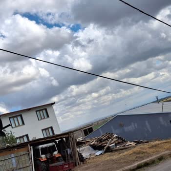 Kırık Telefon Direği Nedeniyle Otoparkımızı Kullanamıyoruz Güvenliğimiz Tehlikede