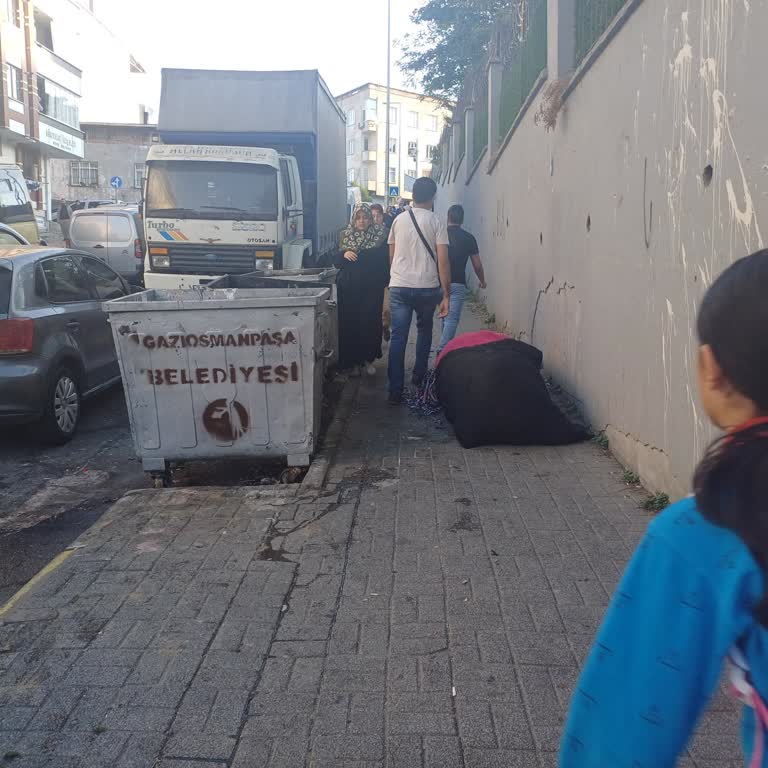 Okul Önündeki Çöp Konteynerleri Çocukların Sağlığını Ve Güvenliğini Tehdit Ediyor