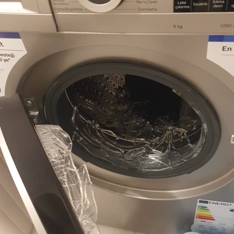 Garanti Kapsamındaki Bosch Çamaşır Makinesi Camı Kendiliğinden Patladı, Ücret Talep Edildi