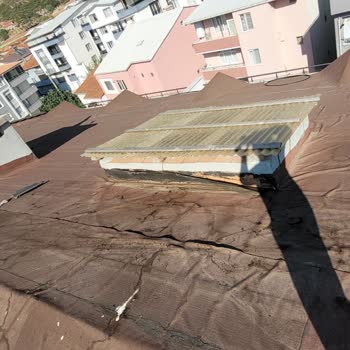Alpdem İnşaat Çatıda Ciddi Su Sızması Problemi Başladı