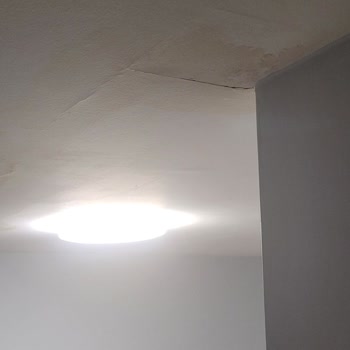 Alpdem İnşaat Çatıda Ciddi Su Sızması Problemi Başladı