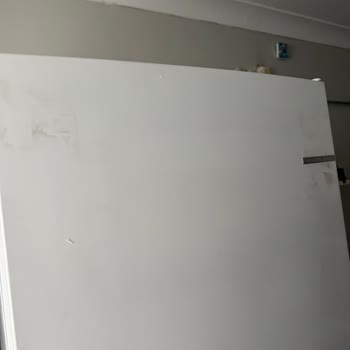 Satın Aldığım Buzdolabı Yerine Teşhir Ürün Teslim Edildi, Ücretim İade Edilmedi