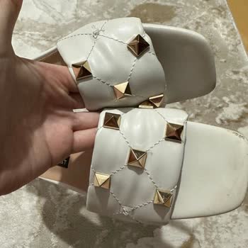 Nine West Kısa Sürede Metal Parçası Kopan Terlikte Mağduriyet