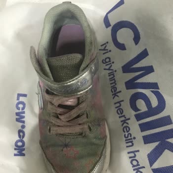 Skechers Çocuk Ayakkabısı İki Ayda Yırtıldı Mağaza Çözüm Sunmadı