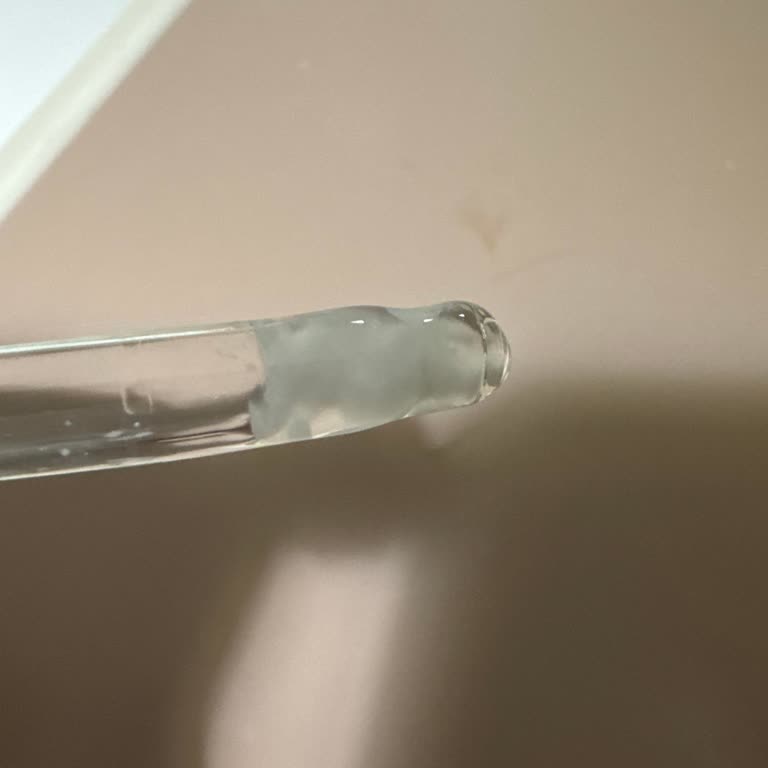 The Purest Solutions Radiance Eye Contour Serum'da Kıvam Ve Renk Değişikliği