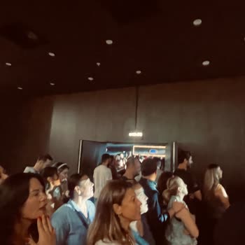 Aşırı Kalabalık Ve Sıcak Nedeniyle Konseri Terk Etmek Zorunda Kaldık