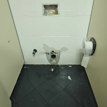 Okul Tuvaletlerindeki Hijyen Ve Güvenlik Eksikliği Çocukları Mağdur Ediyor